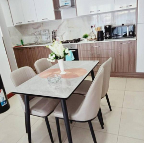 Lovely 2-bedroom serviced apartment with pool in Kilimani